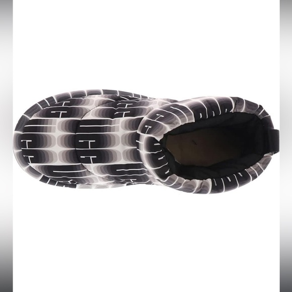 NEW: UGG Classic Maxi Wavelength Mini Boot in Black/White